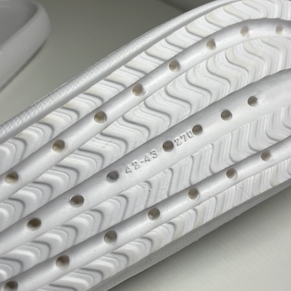 New never been worn, slip on comfortable slides - Picture 5 of 5